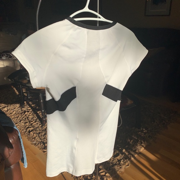 Nike Women’s Dri-Fit Top - Picture 2 of 2